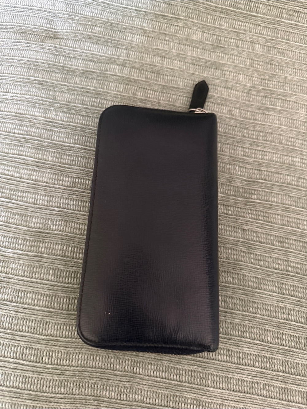 Burberry woman’s Black Solid Zip-Around Long Wallet with Credit Card Slots - Picture 4 of 11